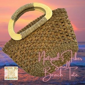 NATURAL GRASS BEACH TOTE WITH WOODEN HANDLES